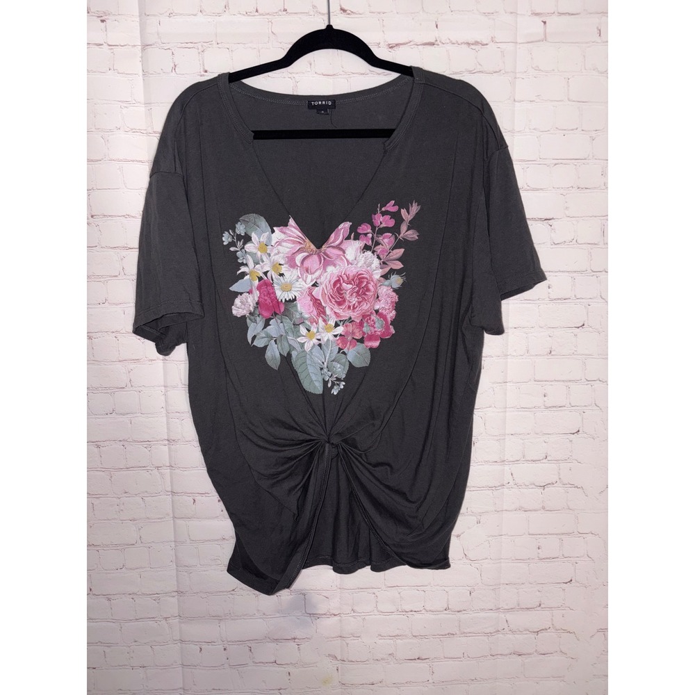Torrid‎ Womens Plus Size 3 Floral Heart Graphic V-Neck Twist Front Tee Grey